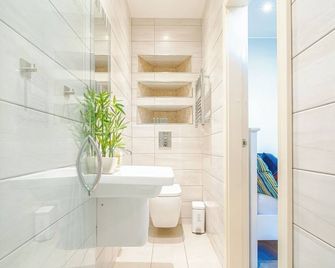 Kelham Apartments Sheffield - Sheffield - Bathroom