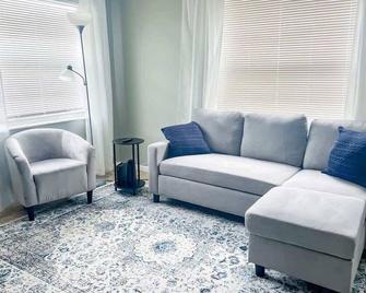 Cozy 2 Bedroom home, Dade City! - Dade City - Sala de estar