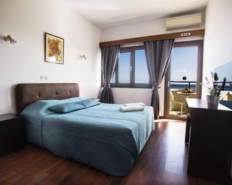 Pigeon Beach Hotel Apartments - Limassol - Habitación