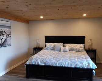 Child/Pet Friendly Cottage\nLoon Calls - Zoom Calls - Coe Hill - Habitación