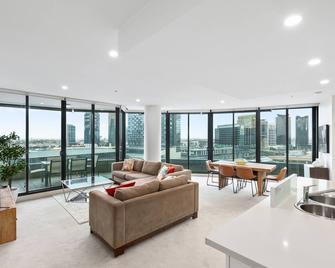 Waterfront Melbourne Apartments - Melbourne - Huiskamer