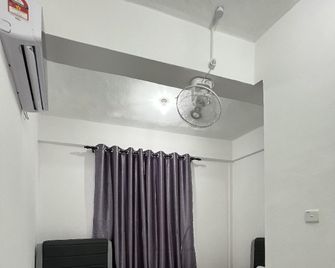 Hotel Ayna - Kuala Besut - Slaapkamer