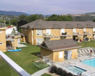 Emerald Beach Villas, Waterfront on Wood Lake, Top Floor - Lake Country - Будівля