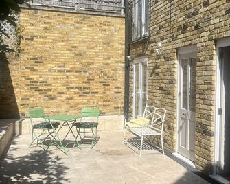 Kew Studios and Rooms - Richmond - Patio