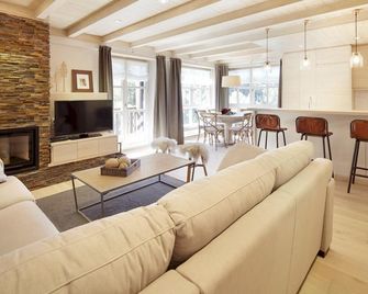 Val de Ruda Luxe 45 by FeelFree Rentals - Naut Aran - Living room