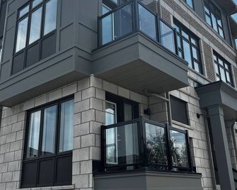 Luxurious townhouse condo yyz - Brampton - Building