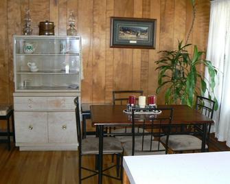 Cozy Home 10 blocks from Yellowstone Park - Gardiner - Dining room