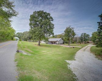 Cozy Checotah Retreat w/ Deck Near Eufaula Lake - Checotah - Vista del exterior
