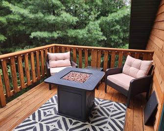 Near Waupaca Chain of Lakes, Hartman Creek State Park, Central Waters Brewery - Waupaca - Balcony