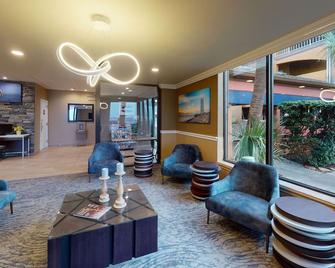 Clarion Pointe Galveston - Beachfront - גאלבסטון - סלון