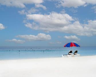 Hide Inn Blue - Maamendhoo - Beach