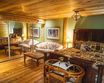 A Retreat -Romantic,Private Hot Tub,Riverside,Forest, Private,Quiet, not a hotel - Maple Ridge - Bedroom