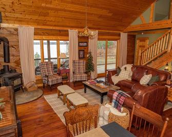 Charming 2 bedroom cabin w/loft on White Ash Lake - Balsam Lake - Living room