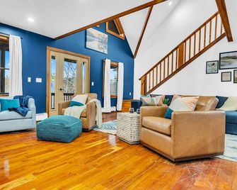 Sleeps 20 | Hot Tub | Game Room | Fire Pit |4500sf - Newry - Sala de estar