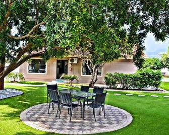 Cosy Palms Guest House - Gaborone - Patio