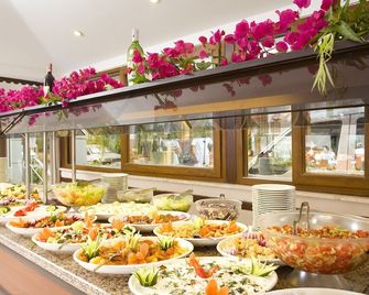 Selenium Hotel - Side - Buffet