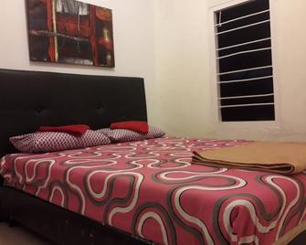 Harry & Mimin Homestay. A homestay in the heart of Gorontalo City - Gorontalo - Bedroom