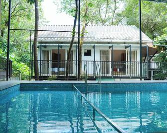 Lakkidi Mist Resort - Chundale - Piscina