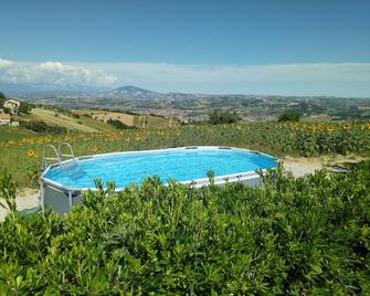 Bed&Breakfast Giardino Agritourist - Controguerra - Pool