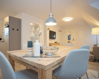Discover the beautiful nature of Winterberg from this renovated apartment - Altastenberg - Sala pranzo