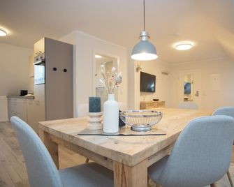 Discover the beautiful nature of Winterberg from this renovated apartment - Altastenberg - Comedor