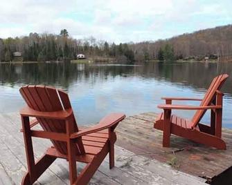 Serenity By The Lake - Bancroft - Патіо