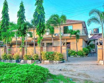 K27 Premier Backpackers - Dar Es Salaam - Building