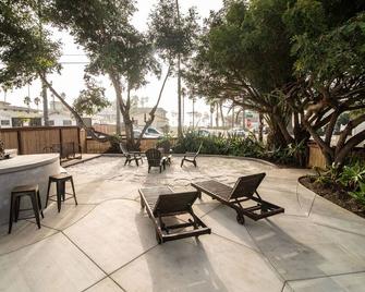 \'The Palm,\' Ocean View Steps from Beach - Oceanside - Patio