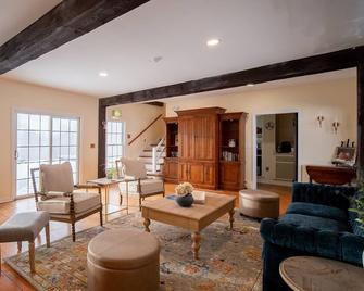 Cooper Hill Inn - East Dover