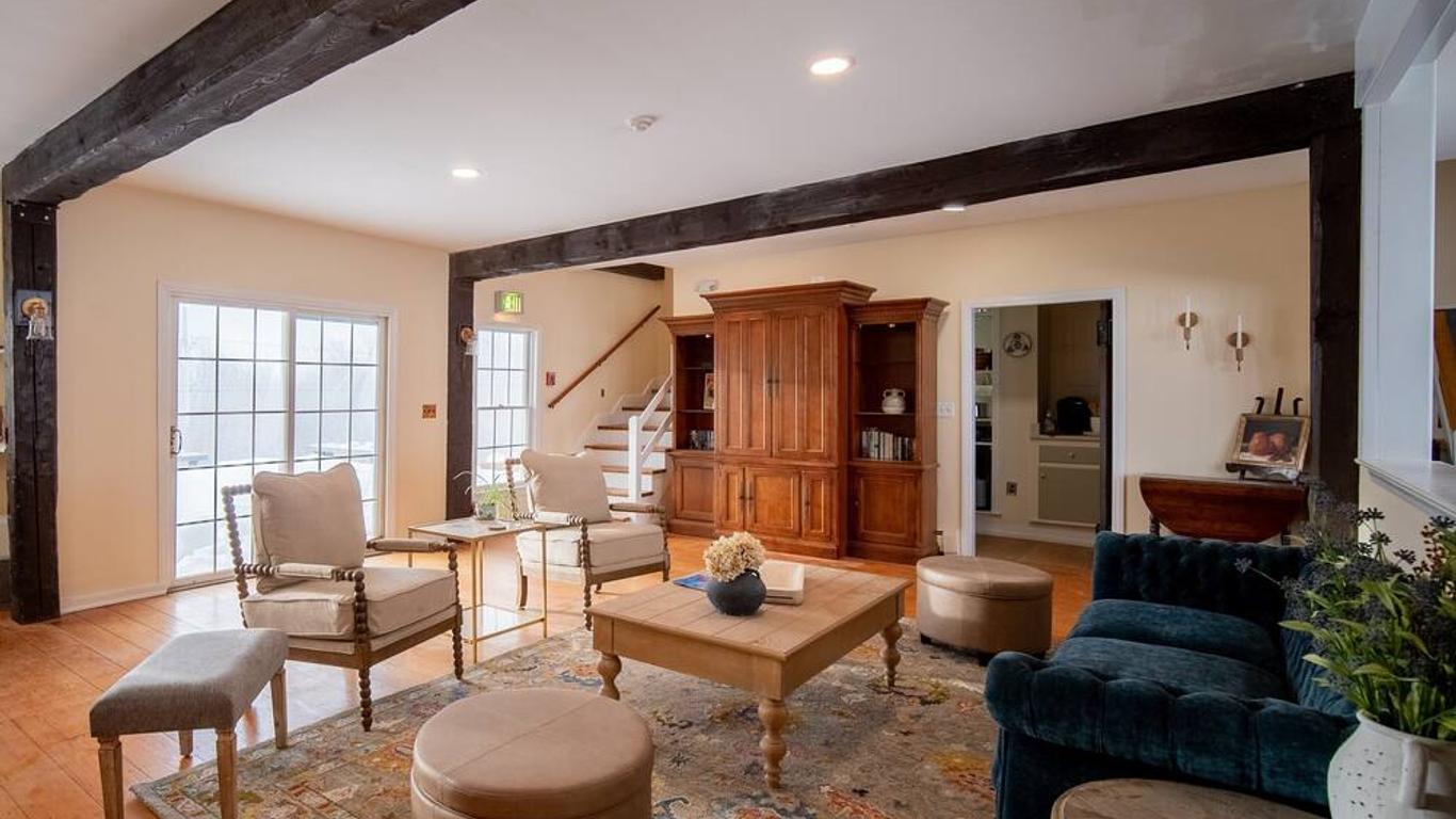 Cooper Hill Inn