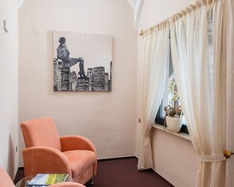 Hotel Straubs Schöne Aussicht - Klingenberg am Main - Zimmerausstattung