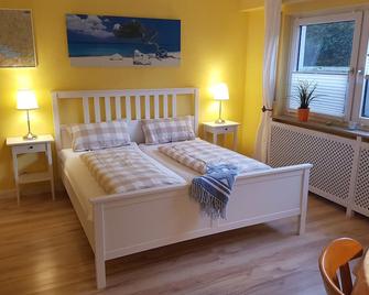Apartment at Hegne Monastery, WLAN, terrace, lake 800 m, Constance 8 km - Allensbach - Schlafzimmer