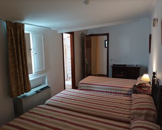 Hostal San Cayetano - Ronda - Makuuhuone