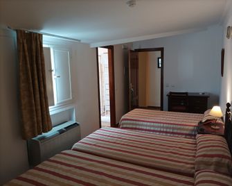 Hostal San Cayetano - Ronda - Schlafzimmer