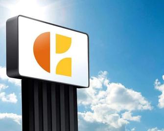 Dubuque Inn & Suites - Dubuque