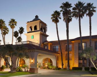 Embassy Suites by Hilton Lompoc Central Coast - Lompoc - Building