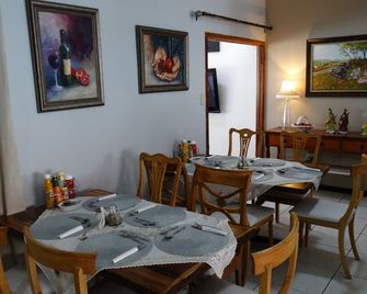 Sleepers Villa Guesthouse - Polokwane - Dining room