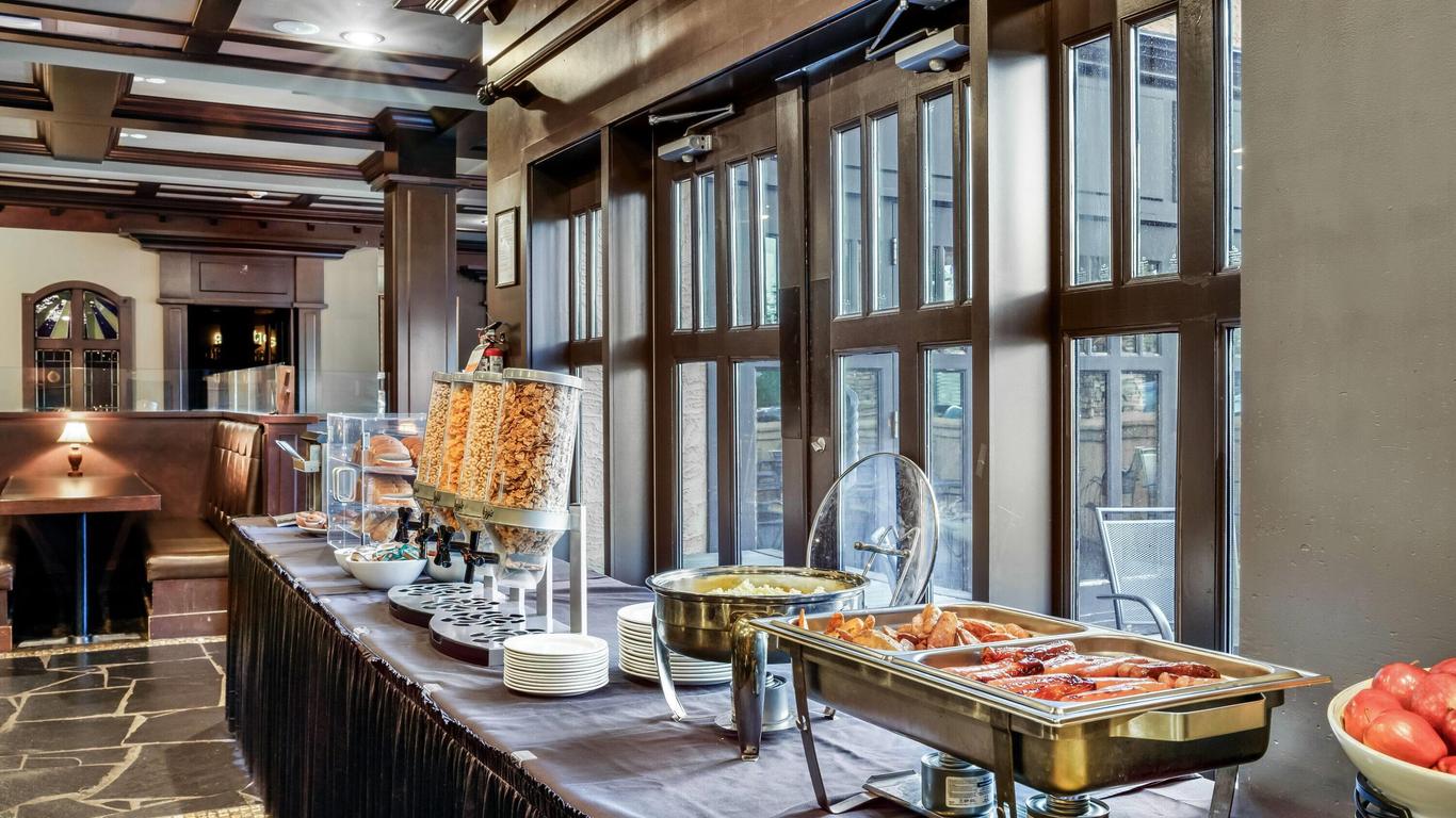 Days Inn & Suites by Wyndham West Edmonton