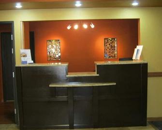 Burnsville Inn & Suites - Burnsville - Front desk