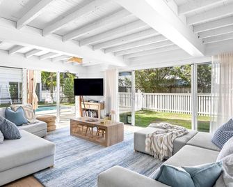 Barra Luxe Beach House - Yaroomba - Obývací pokoj