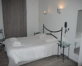 Hotel Portalet - Hyères - Κρεβατοκάμαρα