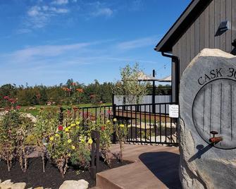 Chloe's Cove at Christopher's Dockside - Geneva - Outdoors view