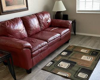 2/2 clean updated second floor includes WiFi ,tv package ,utilities. - Port Charlotte - Living room