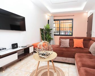 Yalie Home and Co - Bingerville - Sala de estar