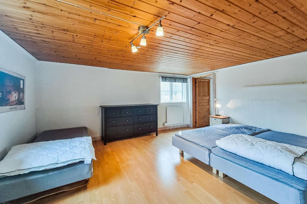 Cozy Home in Oedeshoeg With Kitchen - Ödeshög - Bedroom