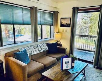 Inside Yosemite Park-Cozy Corner Unit-Sleeps 2 - Yosemite West - Wohnzimmer