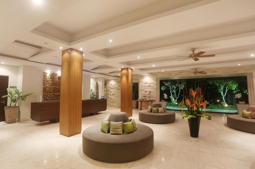 Grand Whiz Hotel Nusa Dua - South Kuta - לובי