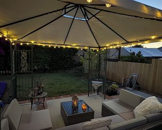 La Casa de San Jose. Relax with the whole family at our peaceful home. - Santa Barbara - Innenhof