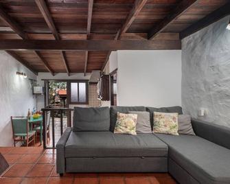 Tesbabo Rural - Camelia - Mocanal - Salon