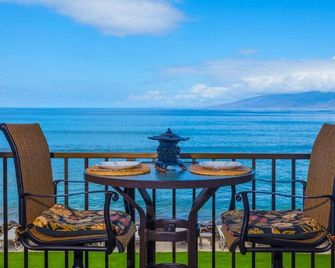 Kaleialoha 211 · Ka 211 Oceanfront 1bd Whale Watch Relax Getaway - Lahaina - Balcón